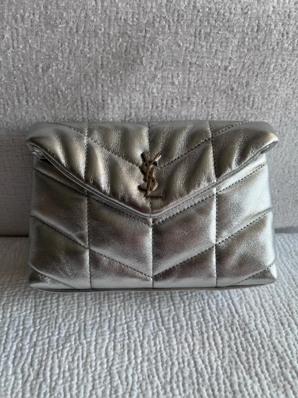 GORGEOUS Saint Laurent Silver Metallic Leather LouLou Puffer Pouch Clutch $1090